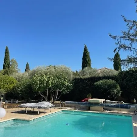 Avec Piscine Arpaillargues-et-Aureillac